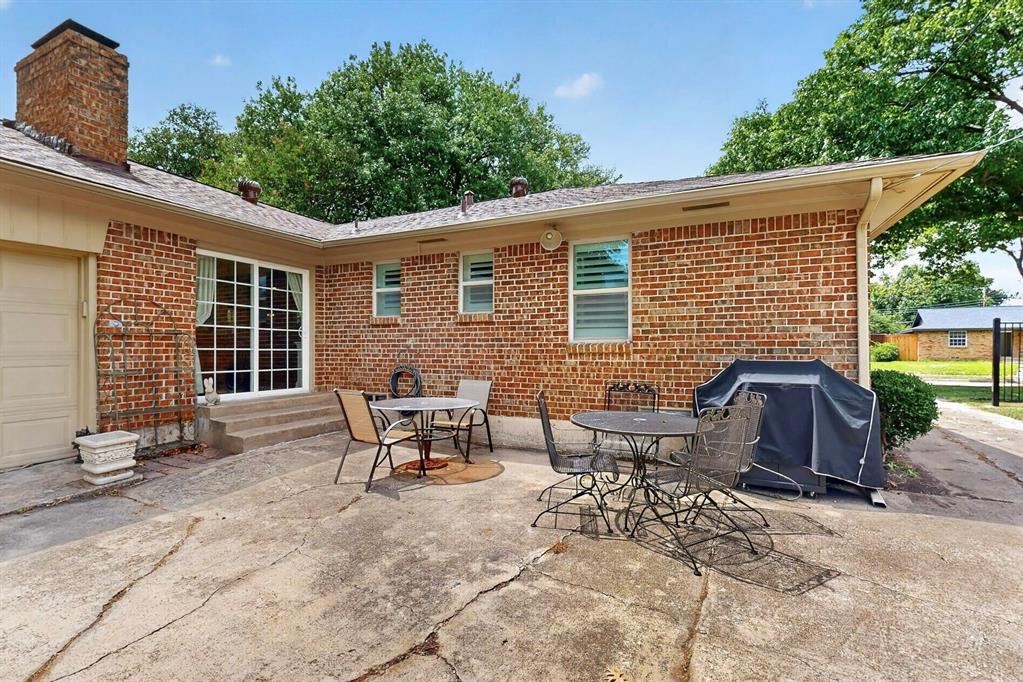 8420 Sweetwater Drive Property Photo 6