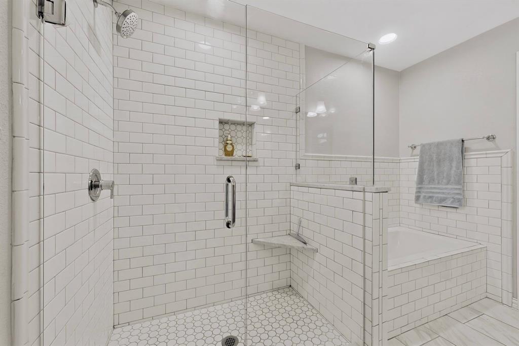 8420 Sweetwater Drive Property Photo 27