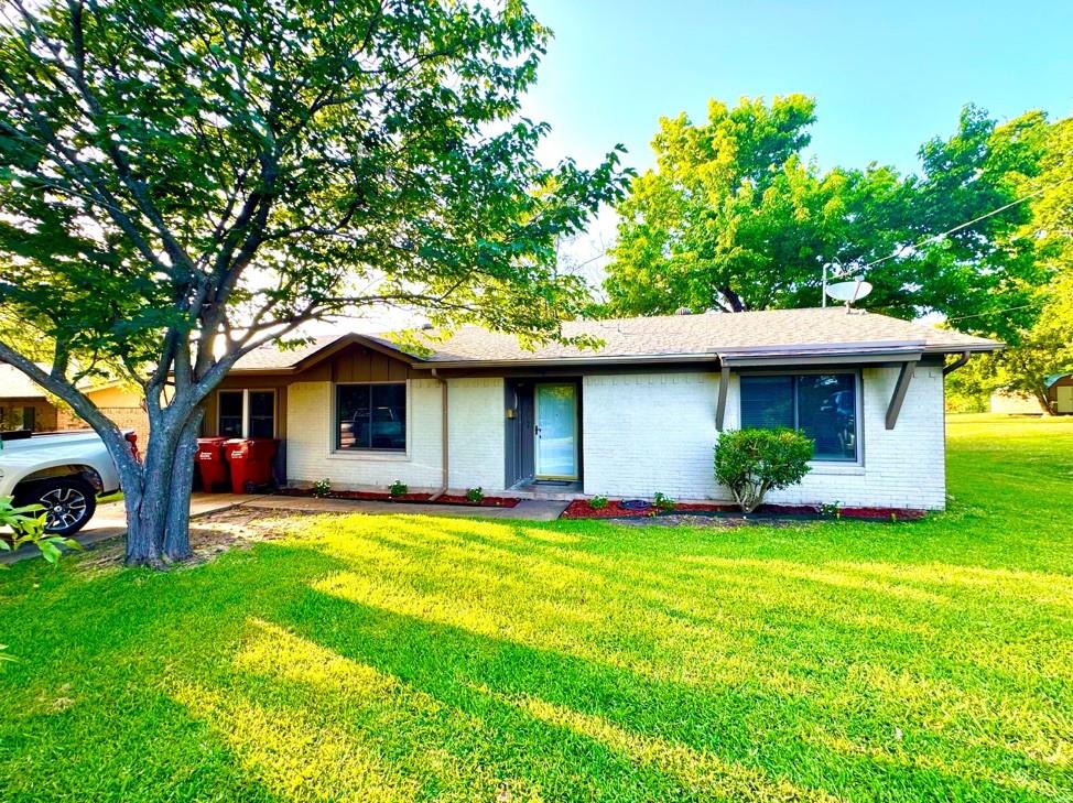 404 Neathery Street Property Photo 1
