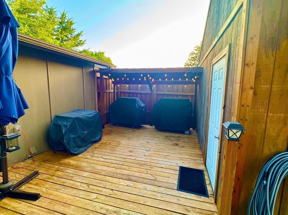 404 Neathery Street Property Photo 9
