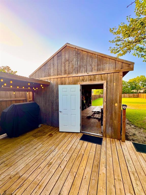 404 Neathery Street Property Photo 10