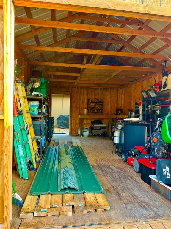 404 Neathery Street Property Photo 16