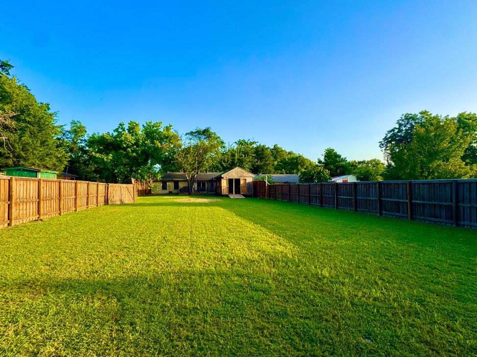 404 Neathery Street Property Photo 17
