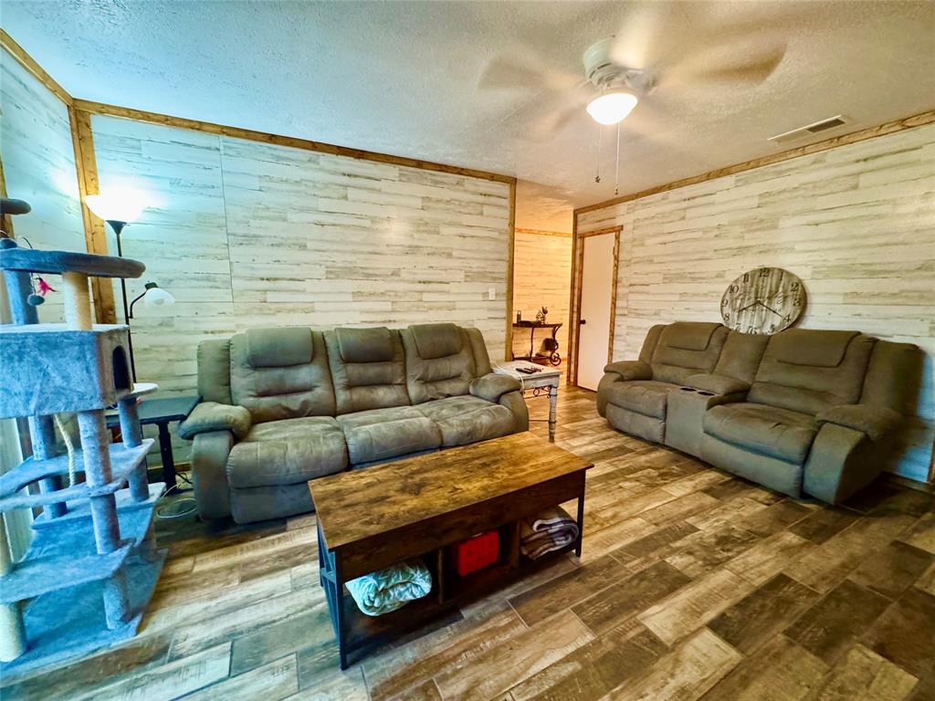 404 Neathery Street Property Photo 22
