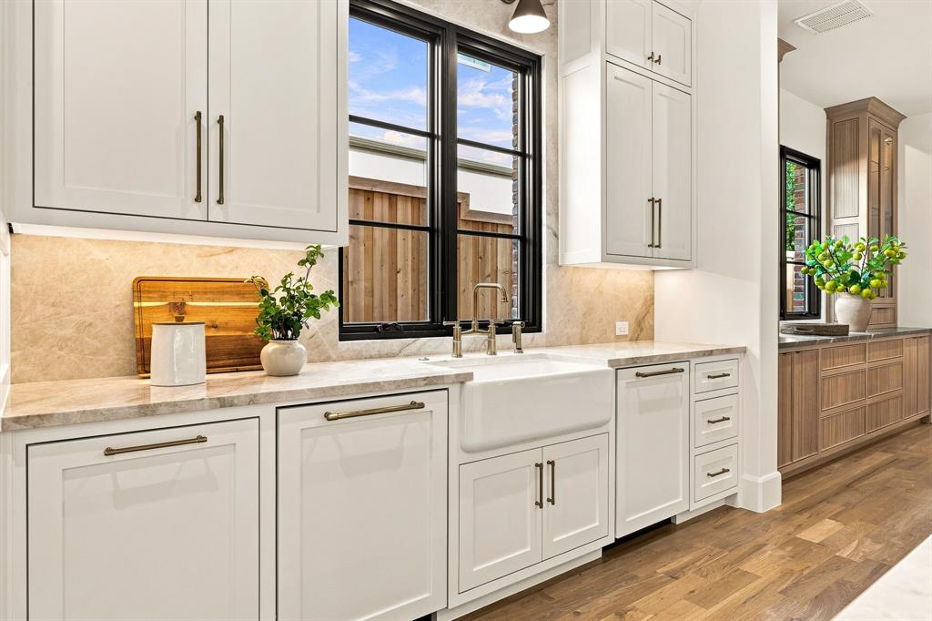 4225 Amherst Avenue Property Photo 8