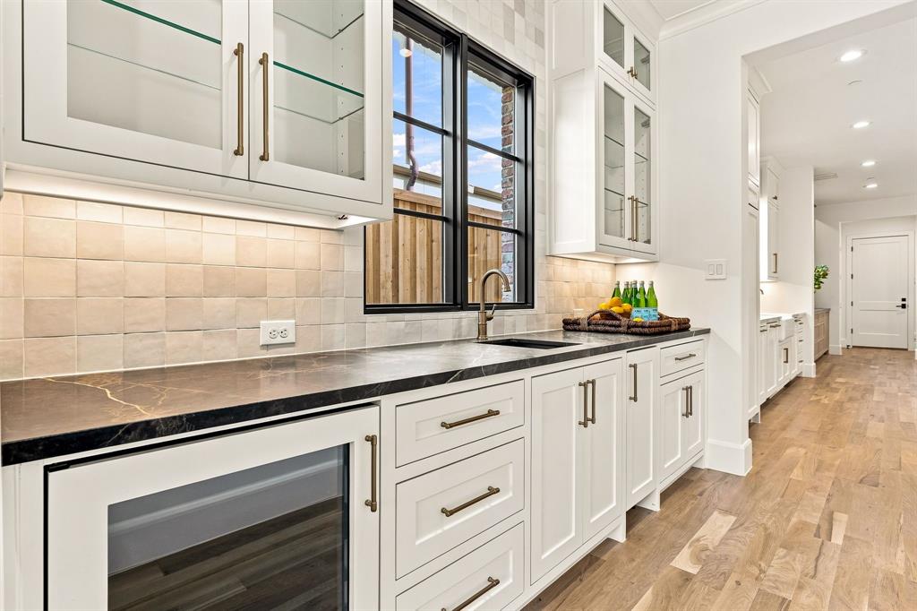 4225 Amherst Avenue Property Photo 12