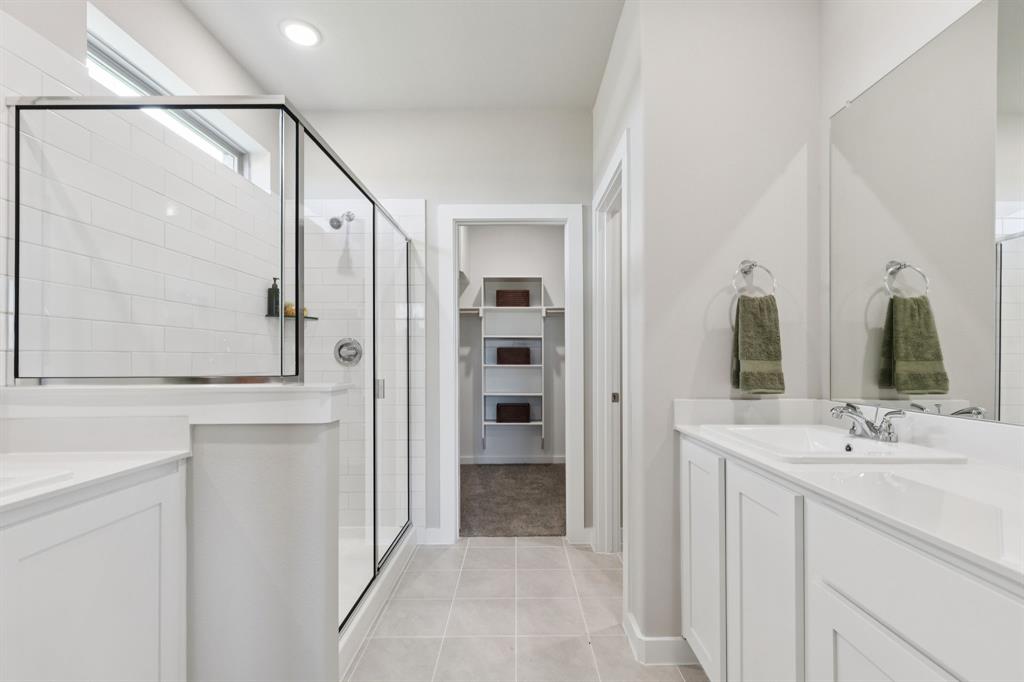 2717 Delevan Drive Property Photo 14