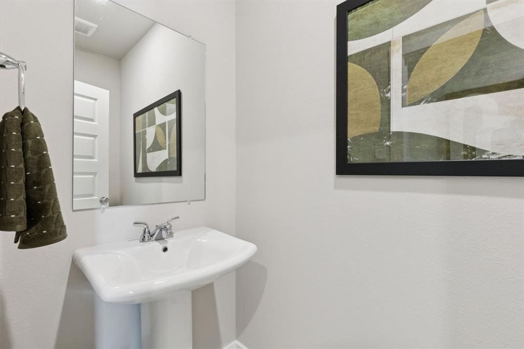 2717 Delevan Drive Property Photo 23