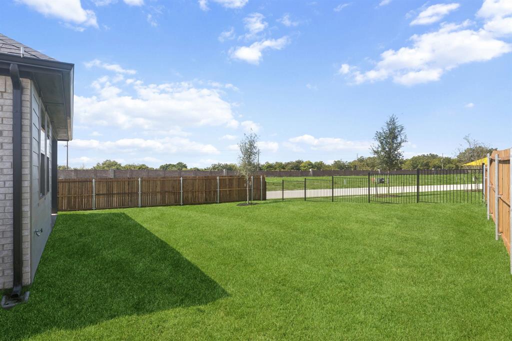 2717 Delevan Drive Property Photo 27