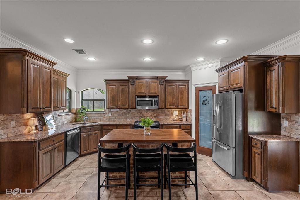 816 Eagles Nest Property Photo 6