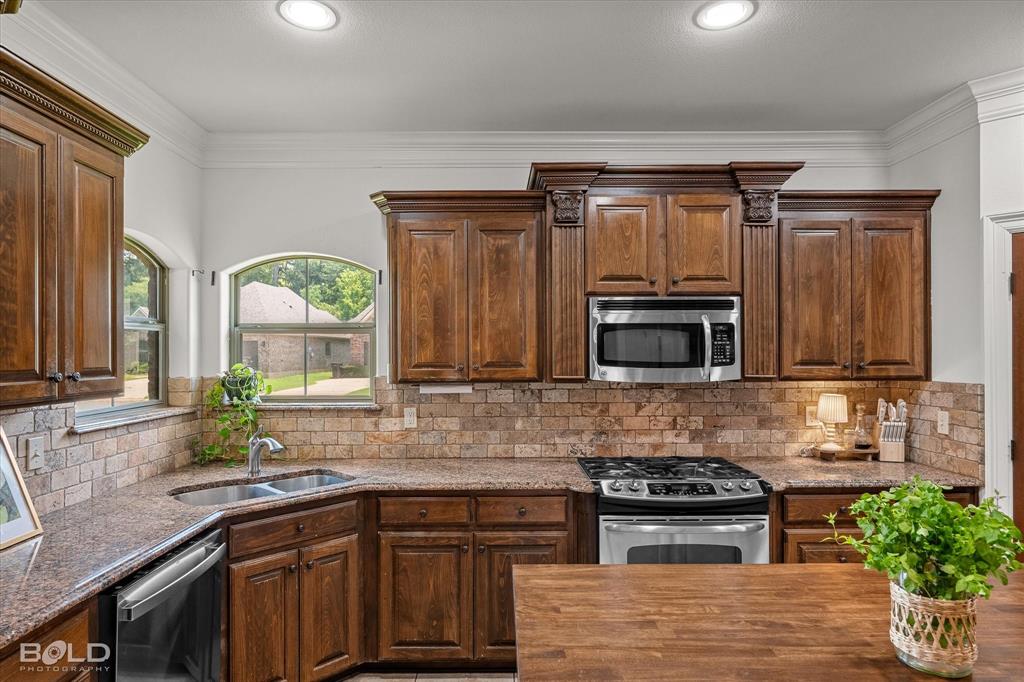 816 Eagles Nest Property Photo 9