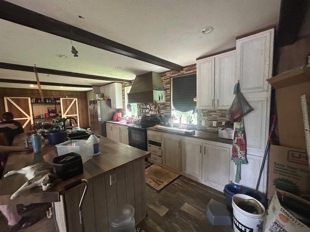 5318 Lesleigh Circle Property Photo 4