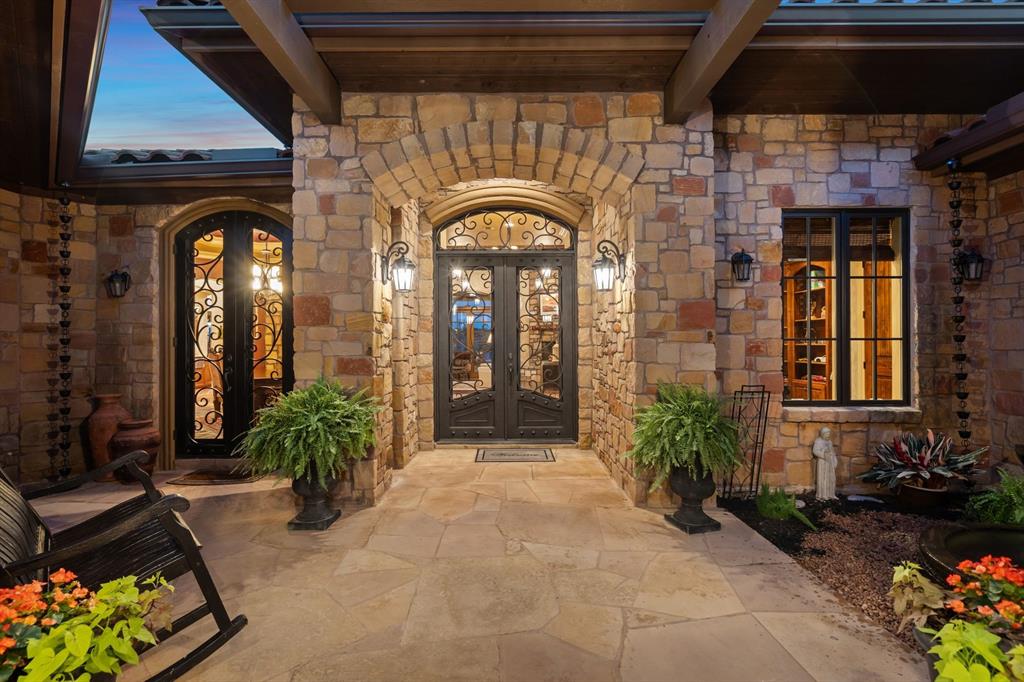 481 Chimney Cove Drive Property Photo 3