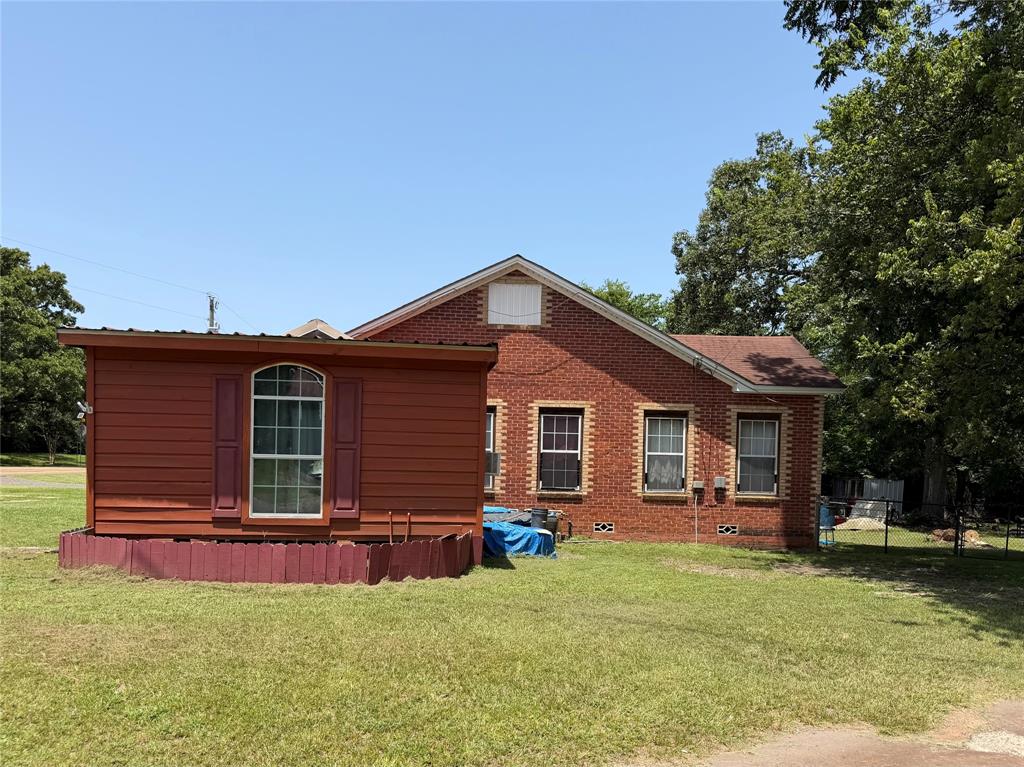 140 S Main Street Property Photo 3
