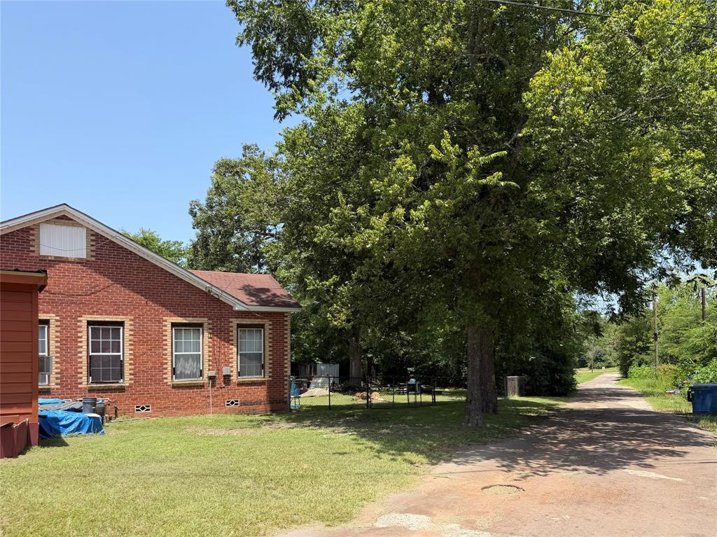140 S Main Street Property Photo 4