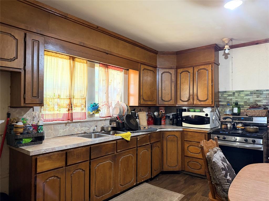 140 S Main Street Property Photo 10