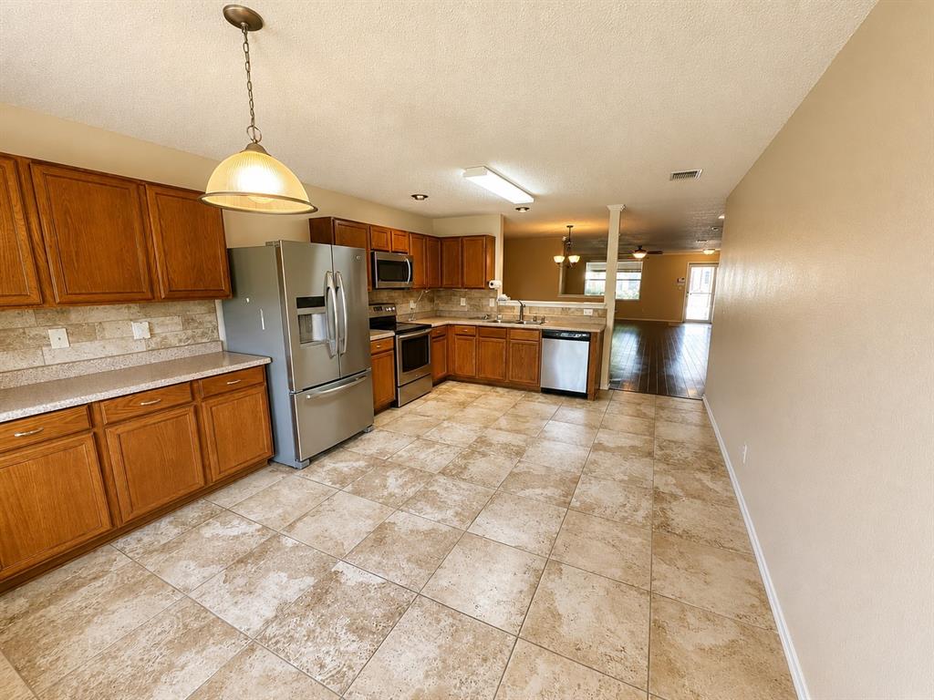 1600 Fieldstone Drive Property Photo 5