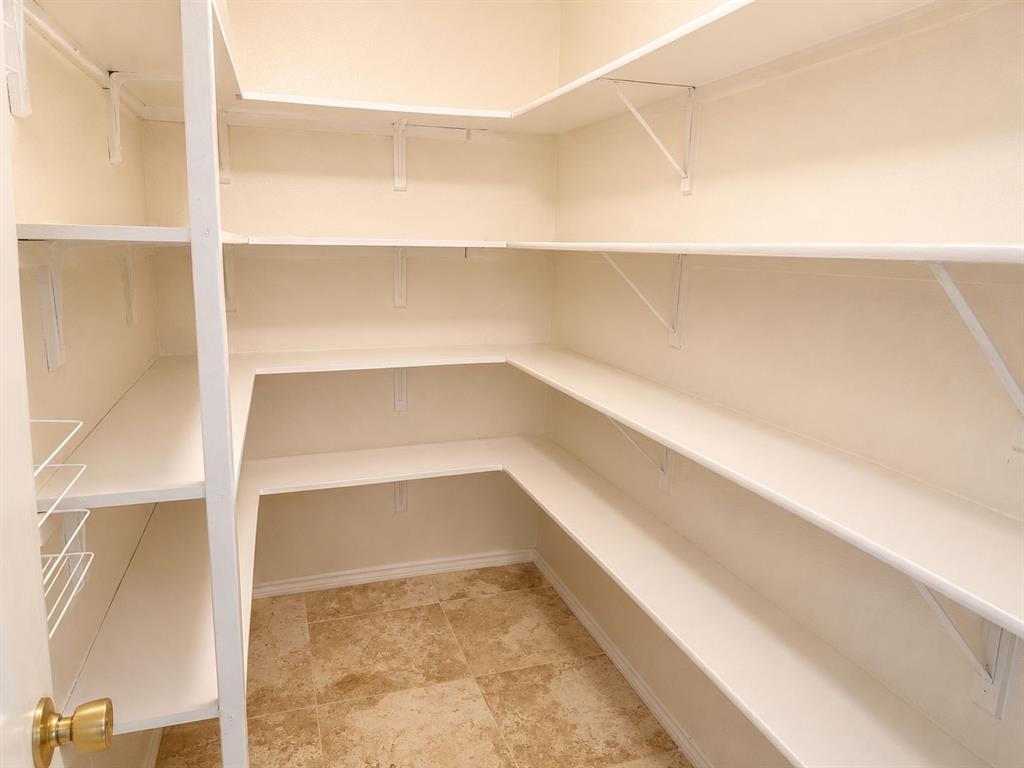 1600 Fieldstone Drive Property Photo 6