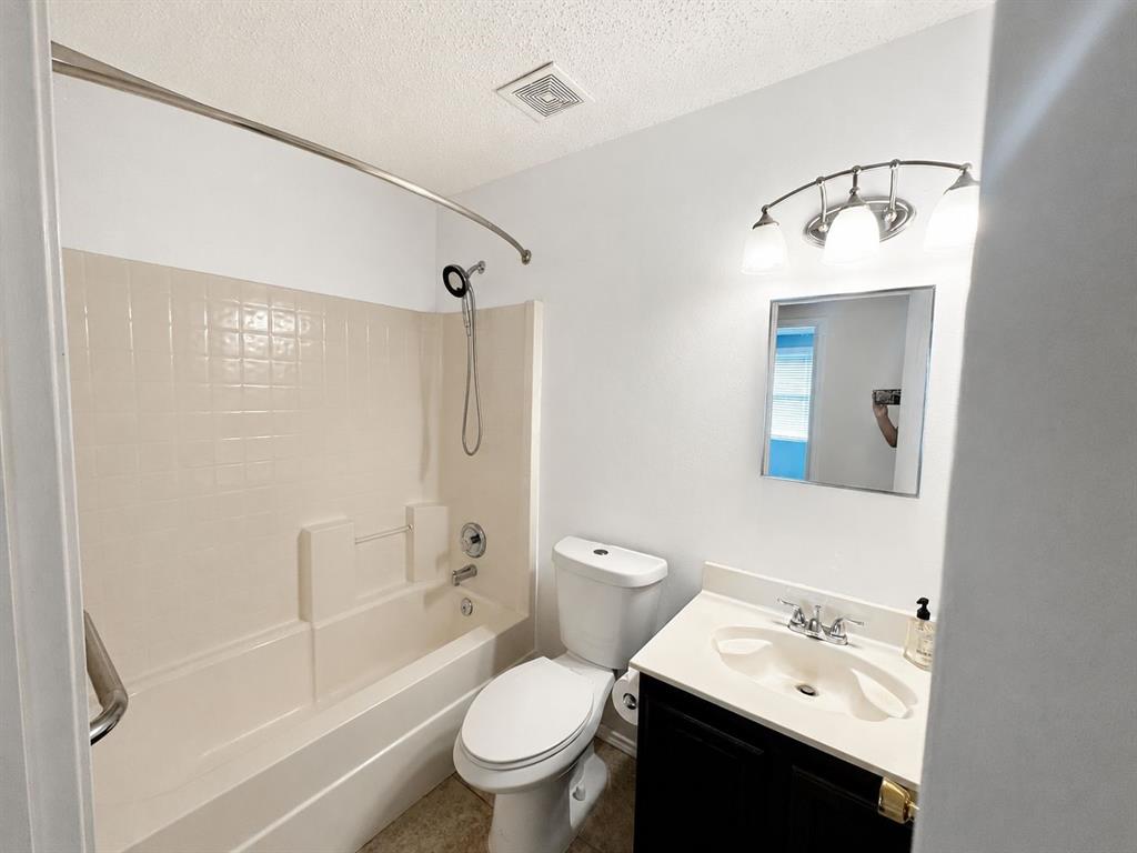 1600 Fieldstone Drive Property Photo 9