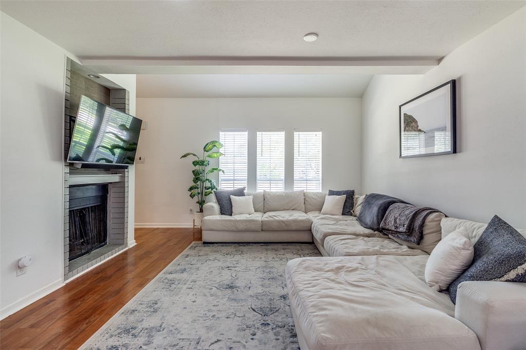 7618 Pebblestone Drive Property Photo 4