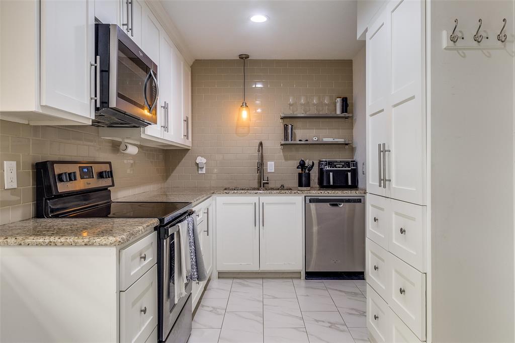 7618 Pebblestone Drive Property Photo 12
