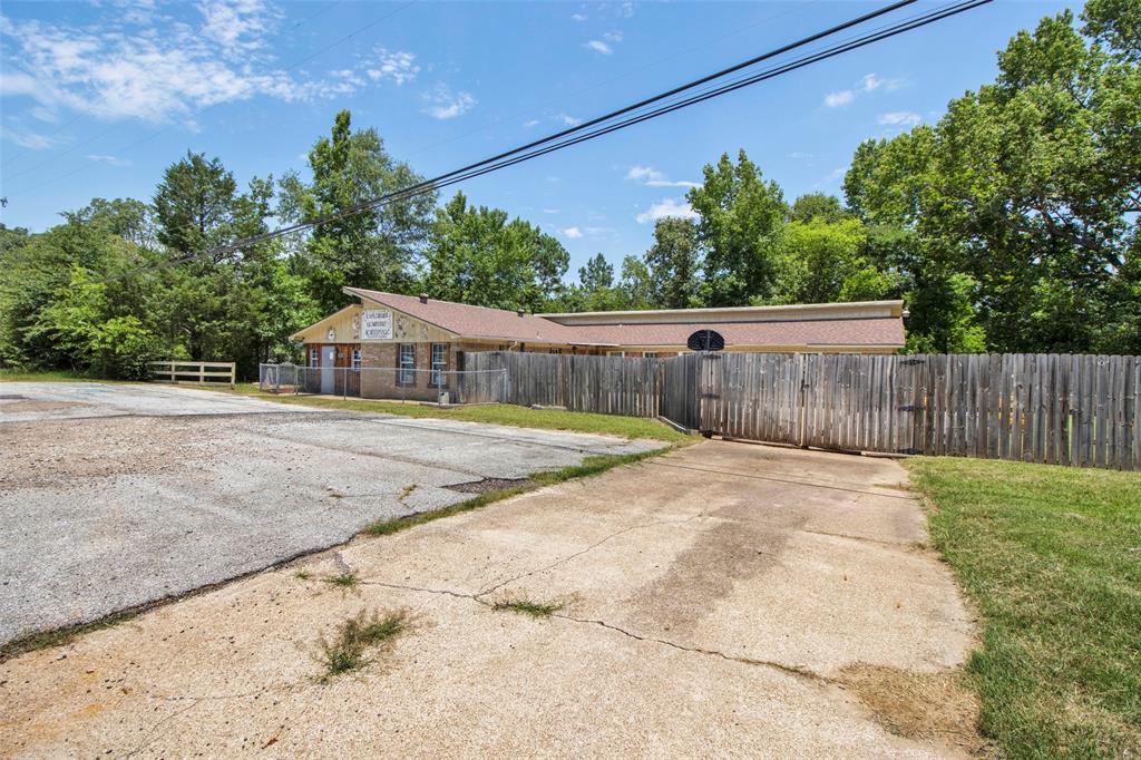 413 State Highway 323 E Property Photo 4