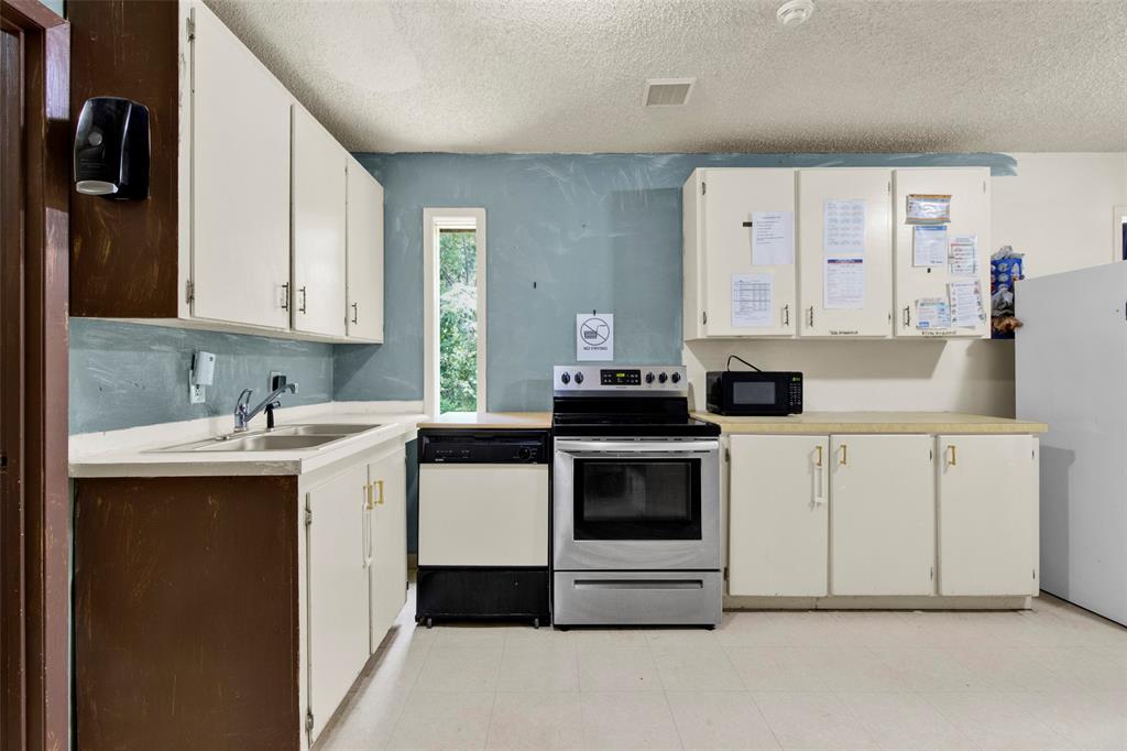413 State Highway 323 E Property Photo 20