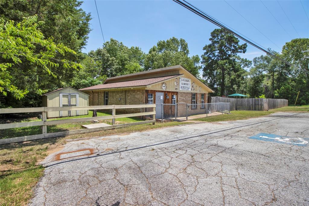 413 State Highway 323 E Property Photo 33