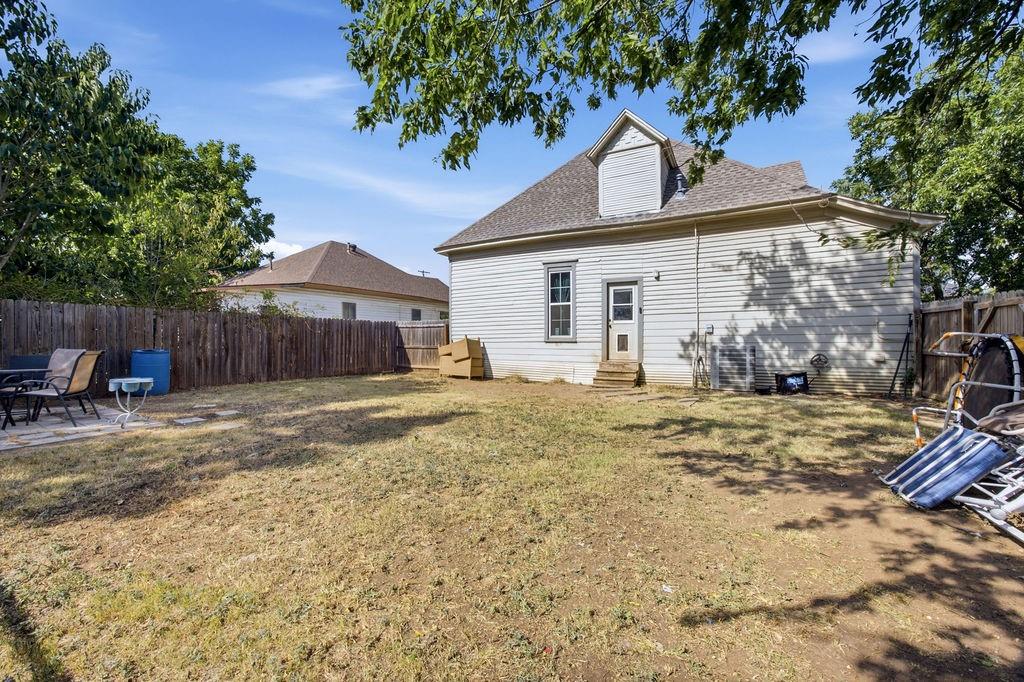 303 N Douglas Avenue Property Photo 23