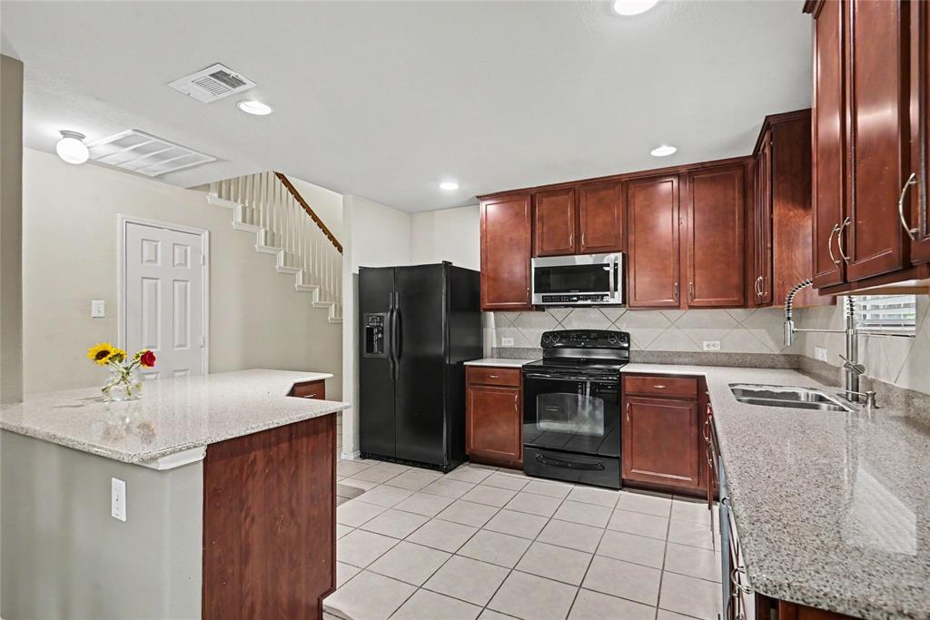 1201 Nighthawk Road Property Photo 10