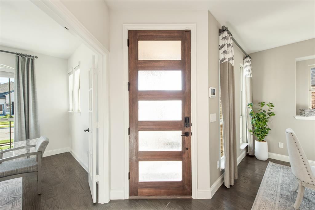 809 Twin Pine Court Property Photo 4