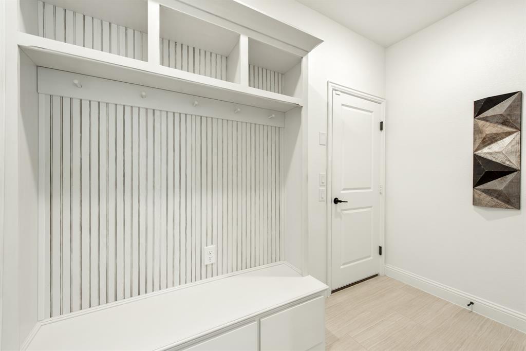 809 Twin Pine Court Property Photo 25