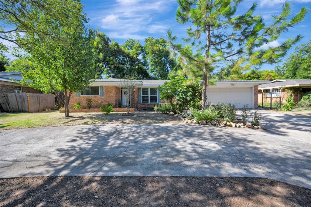 7004 Meadowbrook Drive Property Photo 1