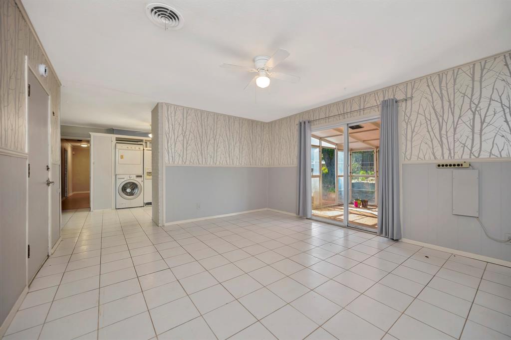 7004 Meadowbrook Drive Property Photo 6