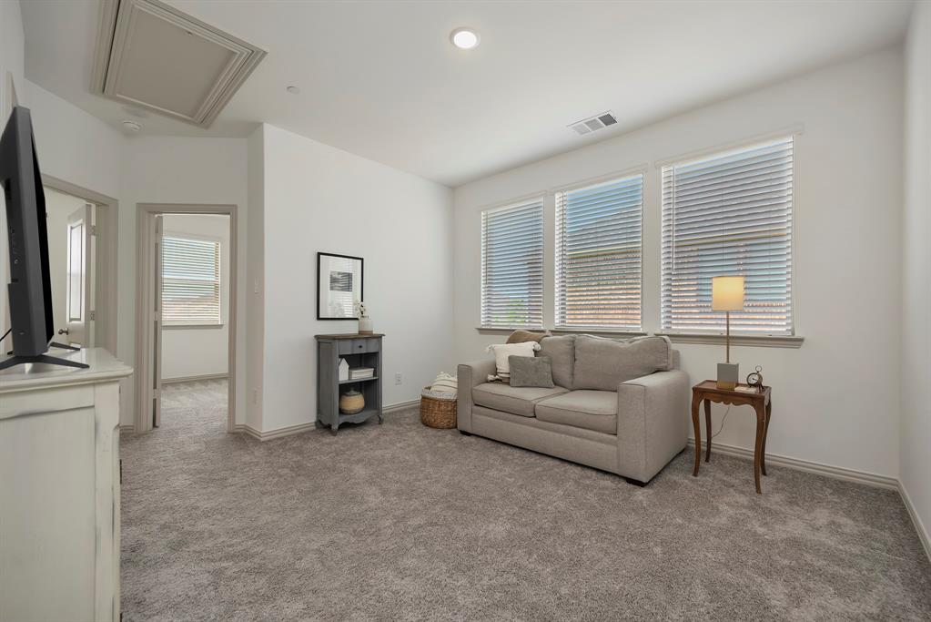 425 Parkside Drive Property Photo 12