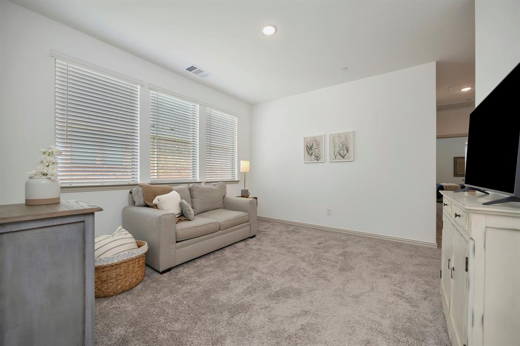 425 Parkside Drive Property Photo 13