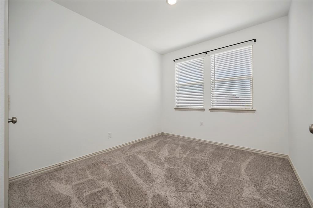 425 Parkside Drive Property Photo 21