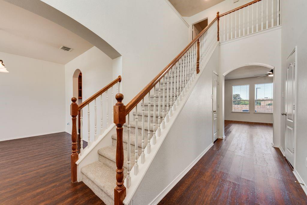 306 Salsbury Drive Property Photo 3
