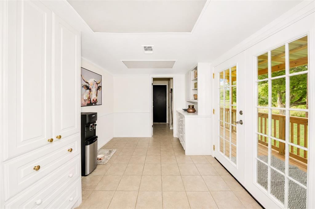 256 Country Club Road Property Photo 8