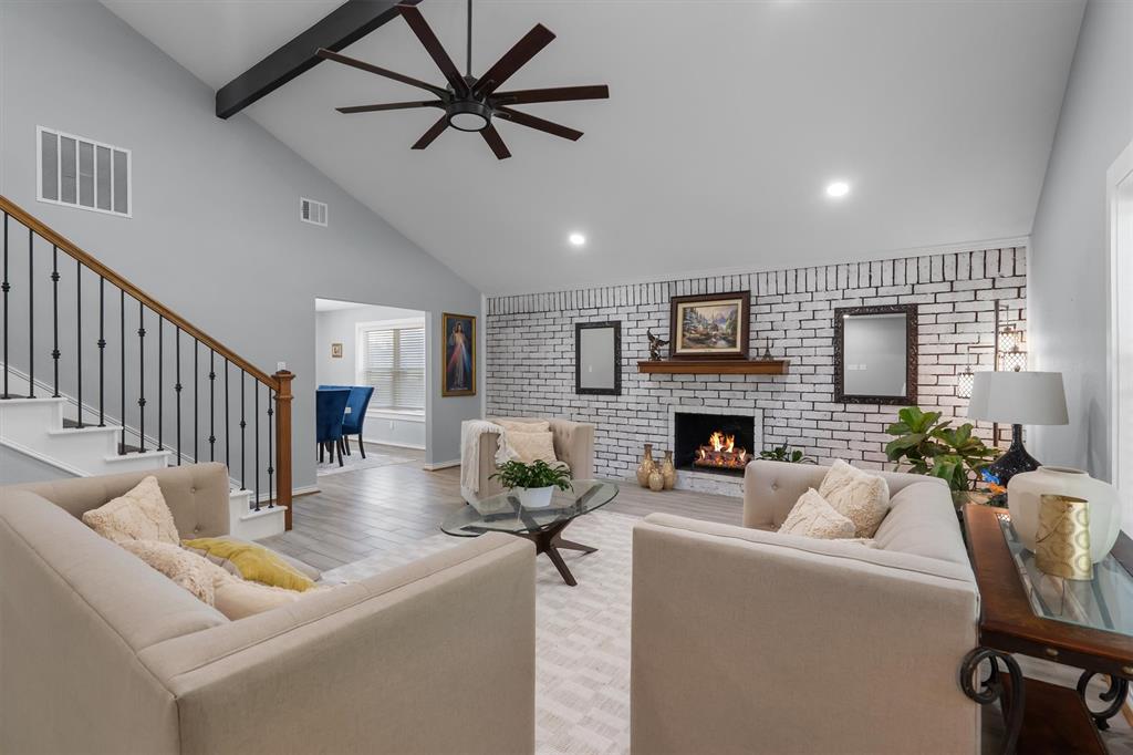 2316 Hummingbird Trail