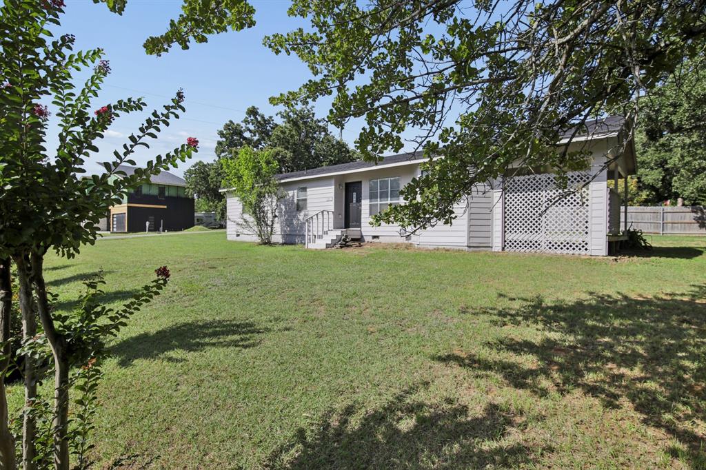 217 Chambers Drive Property Photo 3