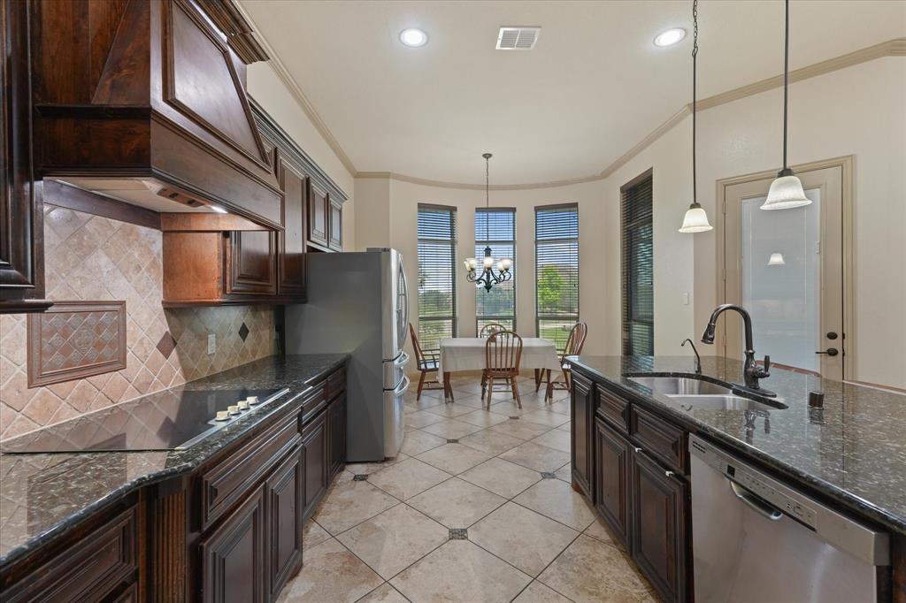 7910 Edgeglen Trail Property Photo 7