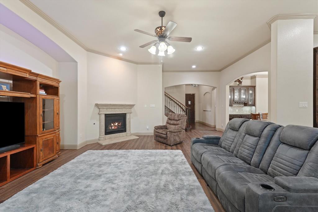 7910 Edgeglen Trail Property Photo 8