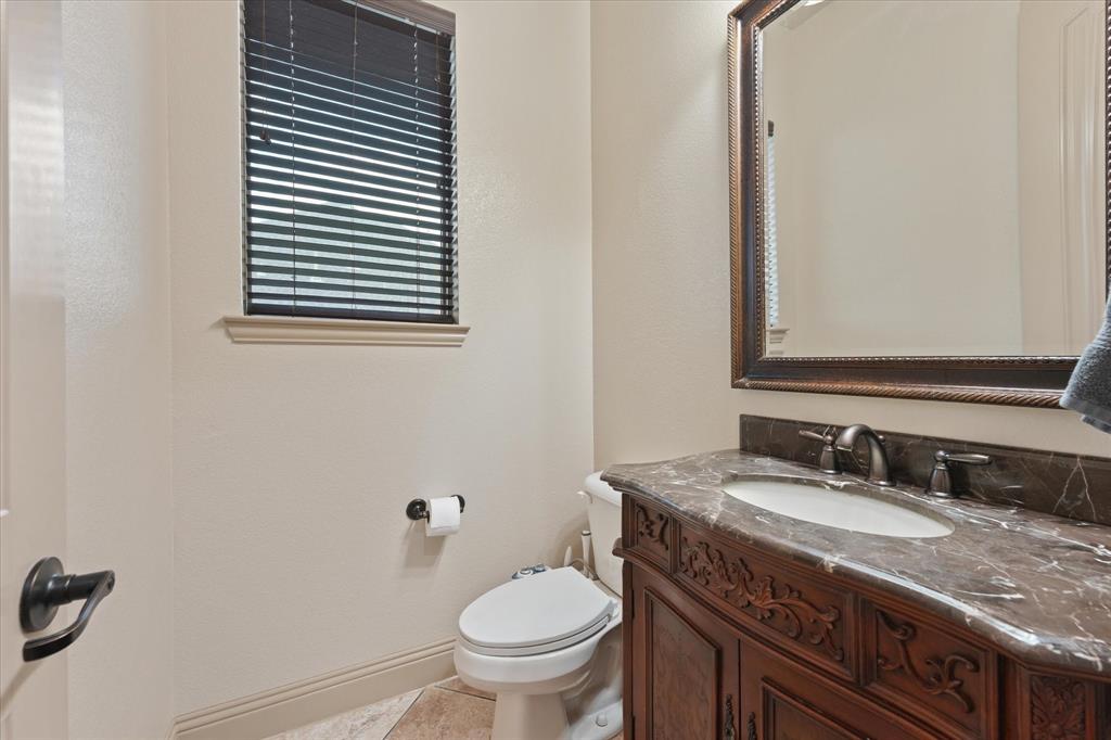 7910 Edgeglen Trail Property Photo 11