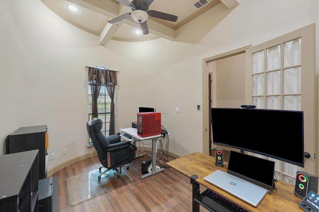7910 Edgeglen Trail Property Photo 12