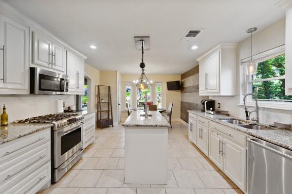 1806 Old Oak Drive Property Photo 2