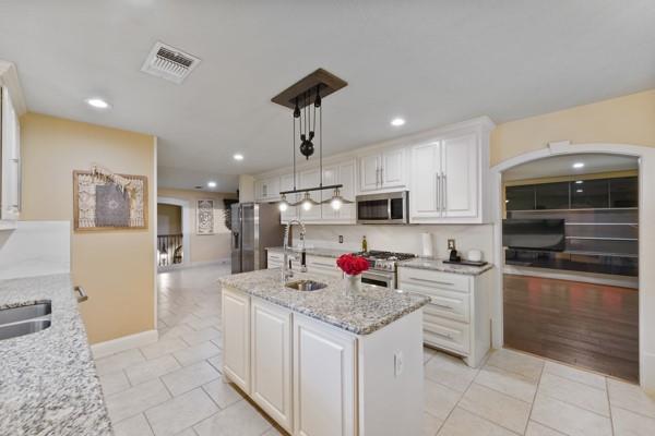 1806 Old Oak Drive Property Photo 4