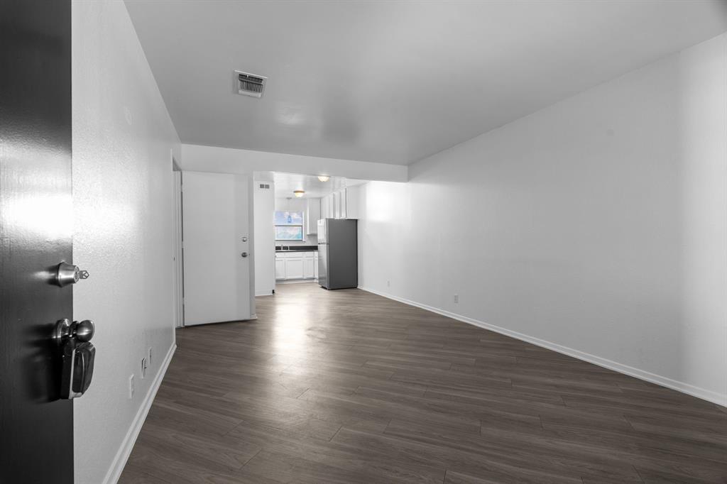 320 E 4th Street 208 Property Photo 4