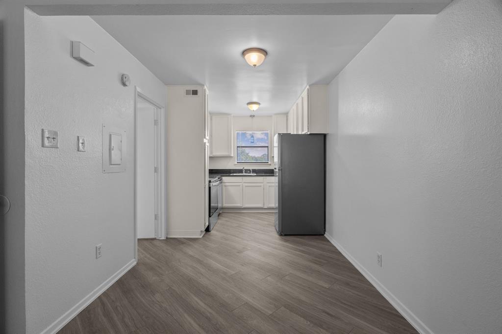 320 E 4th Street 208 Property Photo 8