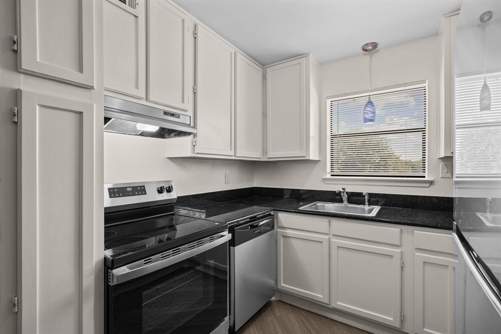 320 E 4th Street 208 Property Photo 11